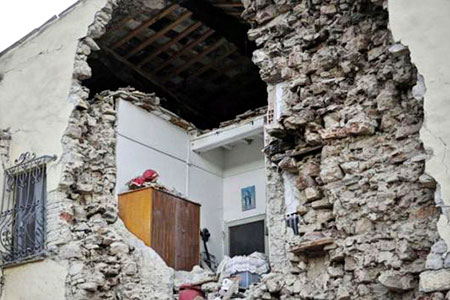 Новости: Более 15 тысяч итальянцев из-за землетрясения остались без жилья