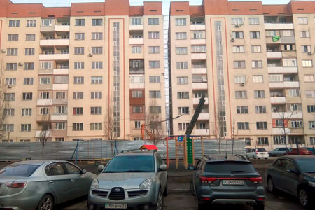 Новости: Накренившиеся дома в Алматы укрепили