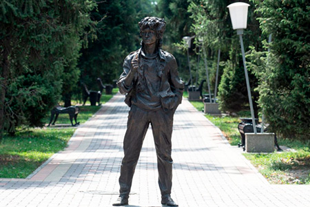 Новости: Памятник Виктору Цою в Алматы предлагают реконструировать