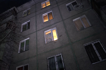 Новости: В Алматы мужчина залез в квартиру со спящими хозяевами