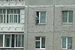 Новости: Ребёнок чудом не выпал из окна многоэтажки