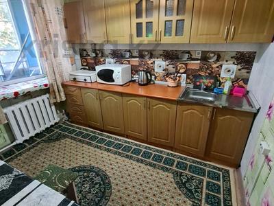1-комнатная квартира, 32 м², 2/5 этаж по часам, Дулатова — Уранхаева за 1 500 〒 в Семее