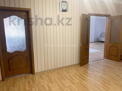 3-комнатная квартира, 149 м², 3/9 этаж, Иманбаевой за 52 млн 〒 в Нур-Султане (Астане), р-н Байконур