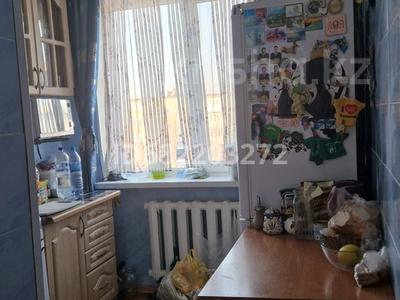3-комнатная квартира, 61.7 м², 4/5 этаж, Молодёжная за 13.5 млн 〒 в Шахтинске