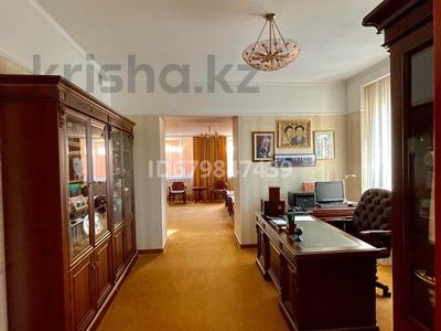11-комнатный дом, 817.2 м², 6.78 сот., Абая 107 за 250 млн 〒 в Павлодаре