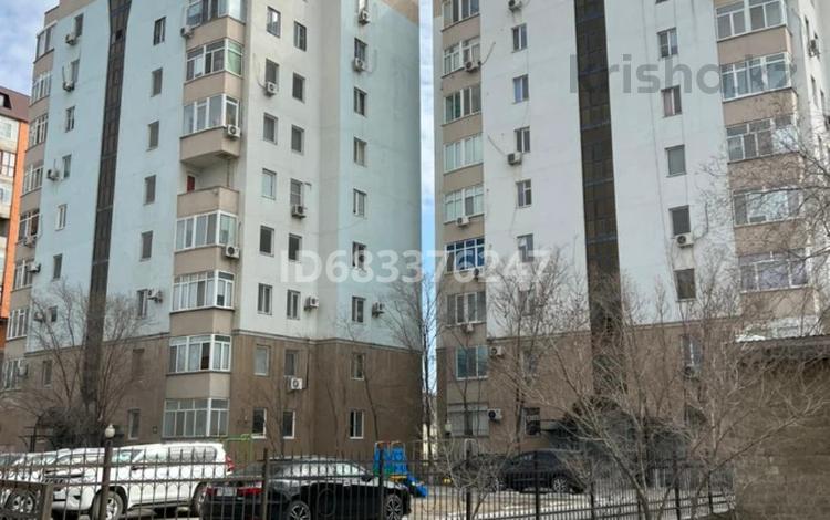 2-комнатная квартира, 72 м², 1/9 этаж, Кулманова 27 за 26.5 млн 〒 в Атырау