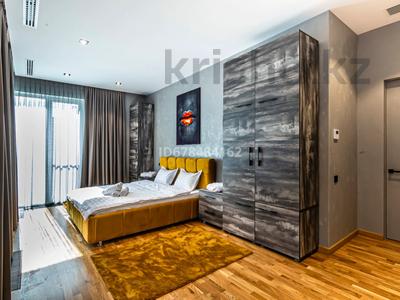 3-комнатная квартира, 130 м², 3/3 этаж посуточно, Аль- Фараби 116 за 100 000 〒 в Алматы, Бостандыкский р-н