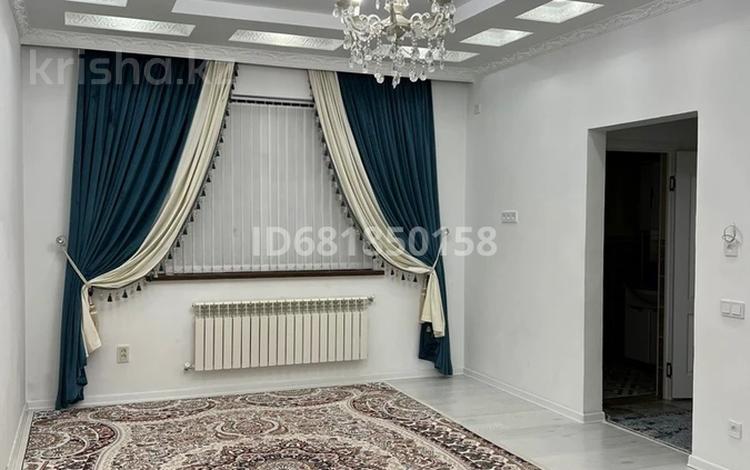 8-комнатный дом, 200 м², 0.2 сот., Кыдырова — Нурмакова за 55 млн 〒 в 