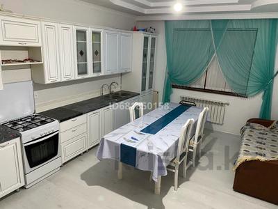 8-комнатный дом, 200 м², 0.2 сот., Кыдырова — Нурмакова за 55 млн 〒 в 