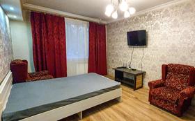 1-комнатная квартира, 35 м², 1 этаж посуточно, Жандарбекова 220 за 10 000 〒 в Алматы, Бостандыкский р-н