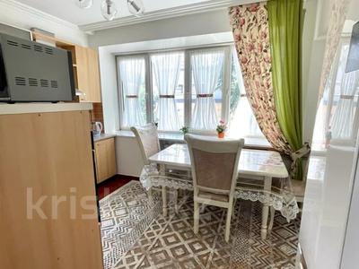 3-комнатная квартира, 85 м², 3/5 этаж помесячно, Байтурсынова 74 за 650 000 〒 в Алматы
