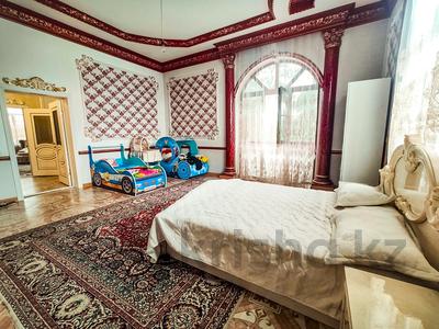 8-комнатный дом, 365 м², 5 сот., проспект Сакена Сейфуллина 78 за 215 млн 〒 в Алматы, Турксибский р-н