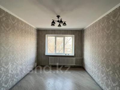 1-комнатная квартира, 40 м², 4/5 этаж, мкр Аксай-2 за 25.5 млн 〒 в Алматы, Ауэзовский р-н