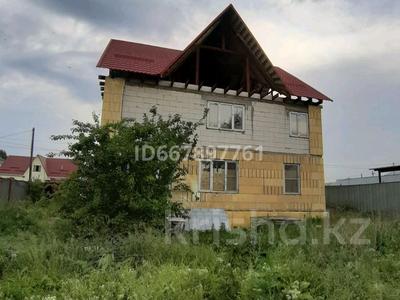 6-комнатный дом, 300 м², 10 сот., улица Тауелсиздик за 20 млн 〒 в Алматы