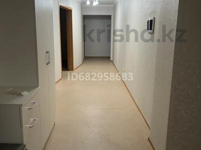 3-комнатная квартира, 80 м², 6/9 этаж помесячно, Карагайлы за 350 000 〒 в Семее
