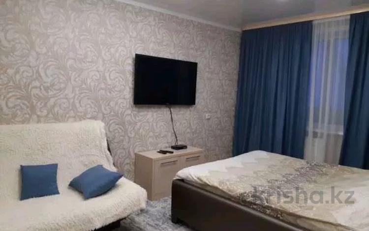 1-комнатная квартира, 35 м², 8/9 этаж по часам, Камзина 72 за 2 000 〒 в Павлодаре
