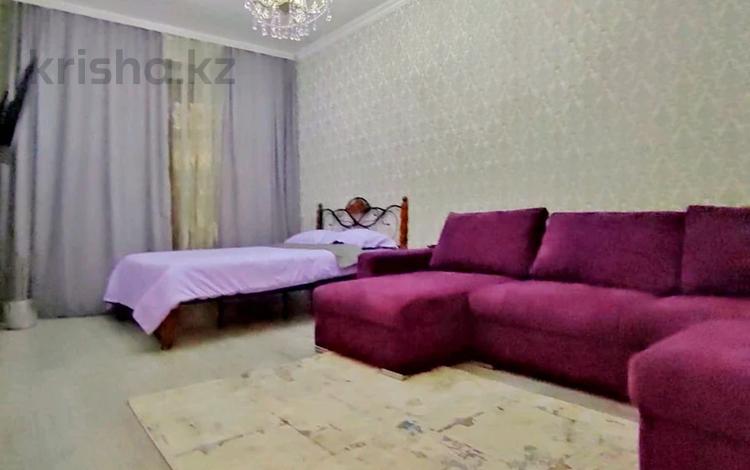 1-комнатная квартира, 45 м², 4/20 этаж посуточно, Манаса 109а за 17 000 〒 в Алматы