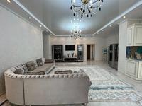 4-комнатная квартира, 136 м², 4/10 этаж, Алии Молдагуловой за 96 млн 〒 в Актобе