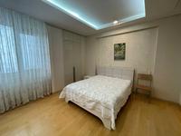 2-комнатная квартира, 108 м² помесячно, Байтурсынова 1 за 450 000 〒 в Астане, Алматы р-н