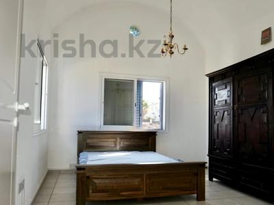 4-комнатный дом, 185 м², 4 сот., Хлоракас за 477 млн 〒 в Пафосе