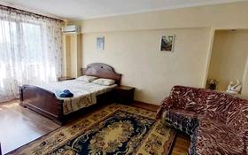 1-комнатная квартира, 50 м², 4/5 этаж посуточно, Туркестанская 20 — Казыбек би за 8 000 〒 в Шымкенте