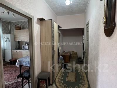 1-комнатная квартира, 43 м², 3/5 этаж, мкр Аксай-2 40 за 25.5 млн 〒 в Алматы, Ауэзовский р-н
