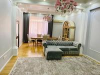 3-комнатная квартира, 100 м², 2/8 этаж на длительный срок, Омаровой за 520 000 〒 в Алматы