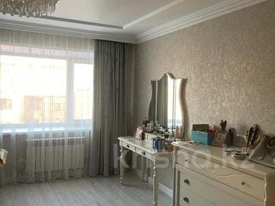 5-комнатная квартира, 275 м², 9/10 этаж, Сабатаева 120 за 110 млн 〒 в Акмолинской обл.