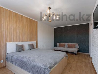 1-комнатная квартира, 40 м², 3/5 этаж посуточно, Алтынсарина 200 за 11 000 〒 в Петропавловске