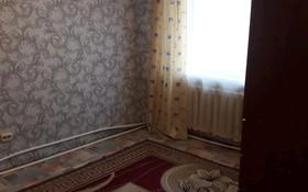 1-комнатная квартира, 30 м², 1/5 этаж, 12 мкр 42 за 5.7 млн 〒 в Караганде, Алихана Бокейханова р-н