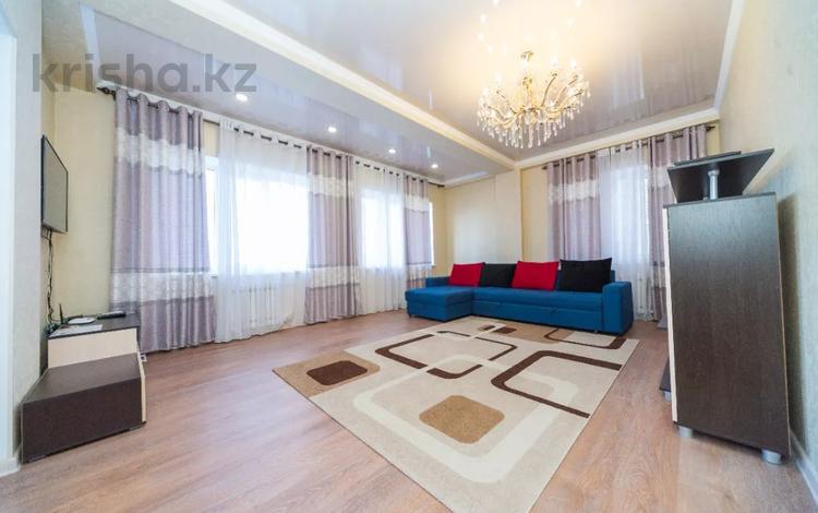 2-комнатная квартира, 80 м², 5/10 этаж посуточно, Сыдыкова 131 за 12 500 〒 в Бишкеке