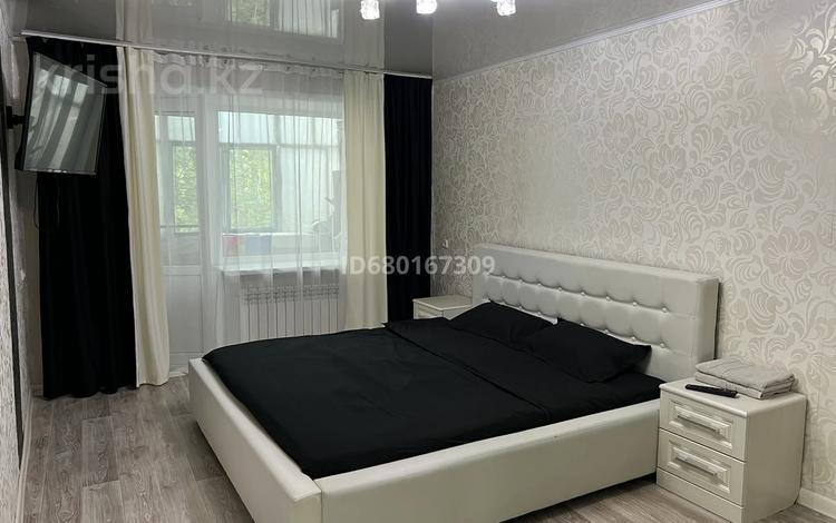 1-комнатная квартира, 50 м², 2/5 этаж посуточно, Республики 39/1 за 12 000 〒 в Темиртау