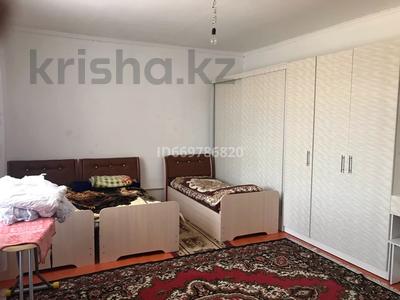 5-комнатный дом, 121 м², 10 сот., Шымкент тас жолы 61 — Дастанова за 17 млн 〒 в Туркестане