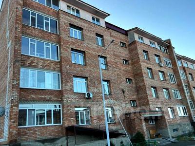 2-комнатная квартира, 57 м², 2/5 этаж, Молдагуловой 17/7 за 23 млн 〒 в Усть-Каменогорске