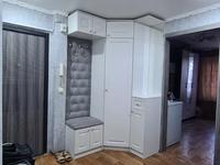 3-комнатная квартира, 63 м², 1/5 этаж, 40 лет победы 77 за 11 млн 〒 в Шахтинске