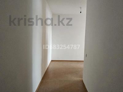 2-комнатная квартира, 68 м², 1/12 этаж, Карагайлы 47Б за 19.1 млн 〒 в Семее
