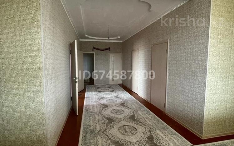 6-комнатный дом, 210 м², 10 сот., Хазар-5 130 — Астана за 25 млн 〒 в Батыре