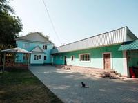 5-комнатный дом помесячно, 250 м², 10 сот., Азербаева 2А за 500 000 〒 в Абае