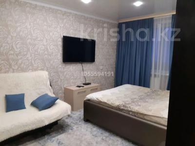 1-комнатная квартира, 35 м² по часам, Камзина 72 за 2 000 〒 в Павлодаре
