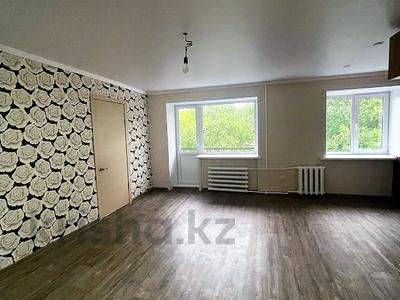 3-комнатная квартира, 58 м², 2/4 этаж, Ауэзова за ~ 18.4 млн 〒 в Петропавловске