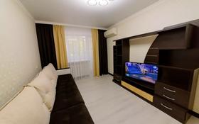 3-комнатная квартира, 80 м², 2/5 этаж посуточно, Бухар-Жырау 75 за 15 000 〒 в Караганде, Казыбек би р-н