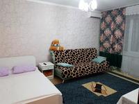 1-комнатная квартира, 35 м², 3/9 этаж посуточно, 5 мкр. 3 за 6 000 〒 в Аксае