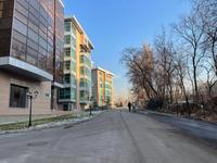 3-комнатная квартира, 100.7 м², 1/7 этаж, Жамакаева за 50 млн 〒 в Алматы, Медеуский р-н