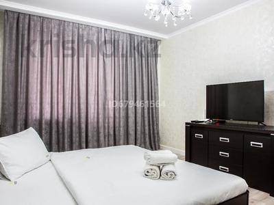 1-комнатная квартира, 50 м², 1/5 этаж посуточно, Сатпаева 48Б за 12 000 〒 в Атырау