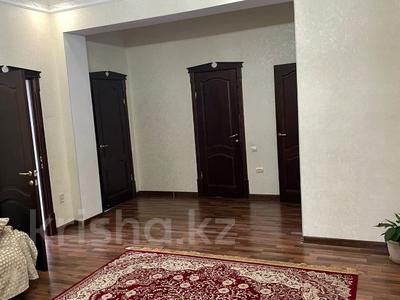4-комнатный дом, 145 м², 10 сот., Каюм мухамедханова за 48 млн 〒 в Актобе, жилой массив Акжар-2
