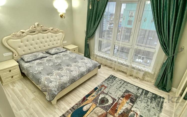 2-комнатная квартира, 80 м², 9/16 этаж посуточно, Алиби Жангелдин 67 за 25 000 〒 в Атырау