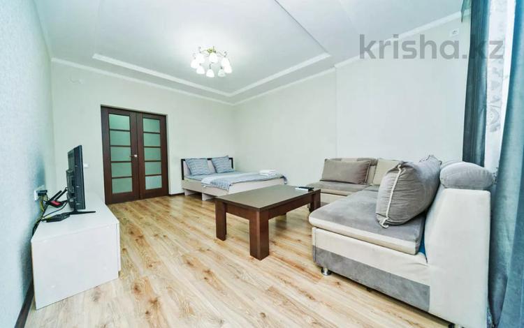 1-комнатная квартира, 50 м², 4/9 этаж посуточно, улица Токтогула 141 за 12 000 〒 в Бишкеке