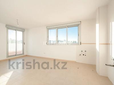 3-комнатная квартира, 58 м², 3/4 этаж, Carrer de creta 1 за 11 млн 〒 в Аликанте