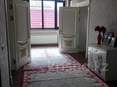 8-комнатный дом, 300 м², 10 сот., Саттарханова за 180 млн 〒 в Туркестане