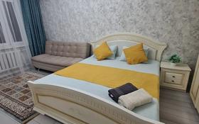 1-комнатная квартира, 42 м², 1/9 этаж помесячно, мкр Аксай-2 15 за 250 000 〒 в Алматы, Ауэзовский р-н